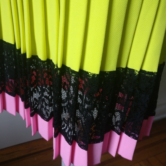 FRENCH CONNECTION - Picture 9 of 14